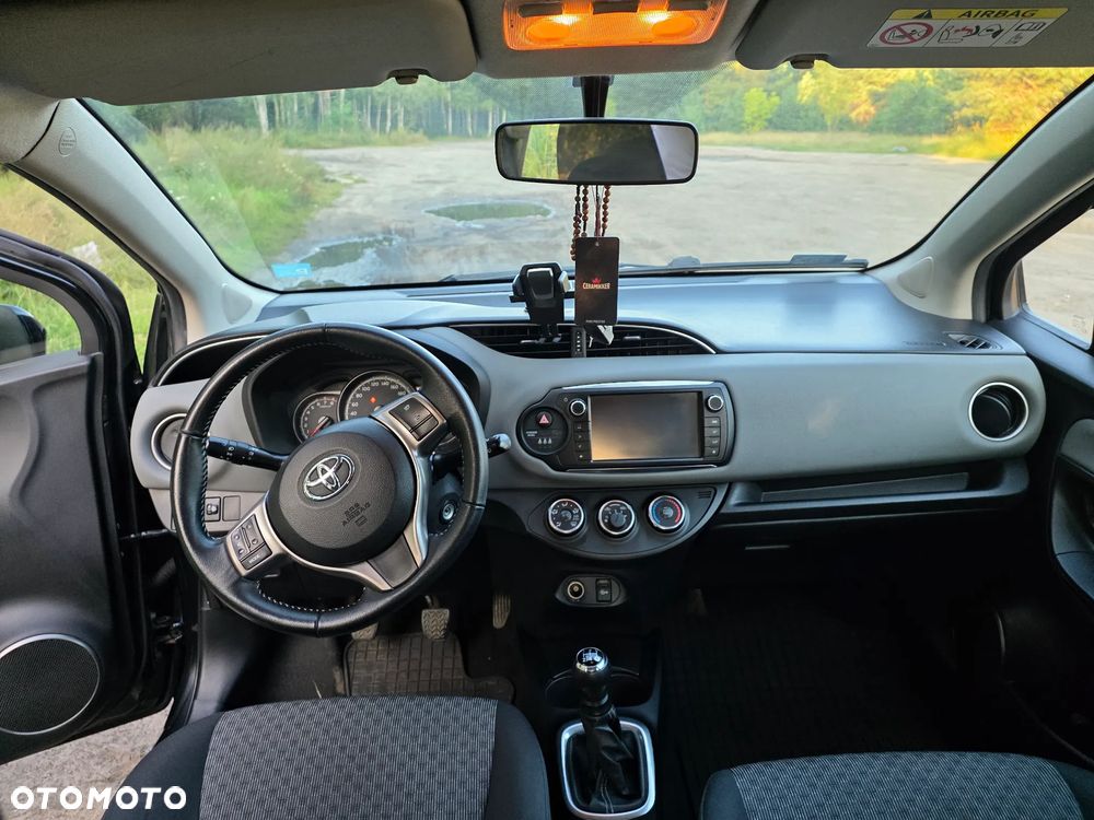 Toyota Yaris 1.0 Premium EU6 - 18