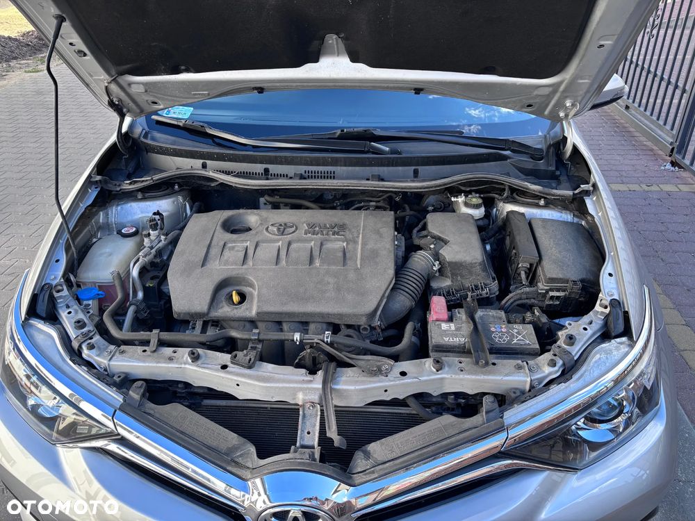 Toyota Auris 1.6 Premium - 5