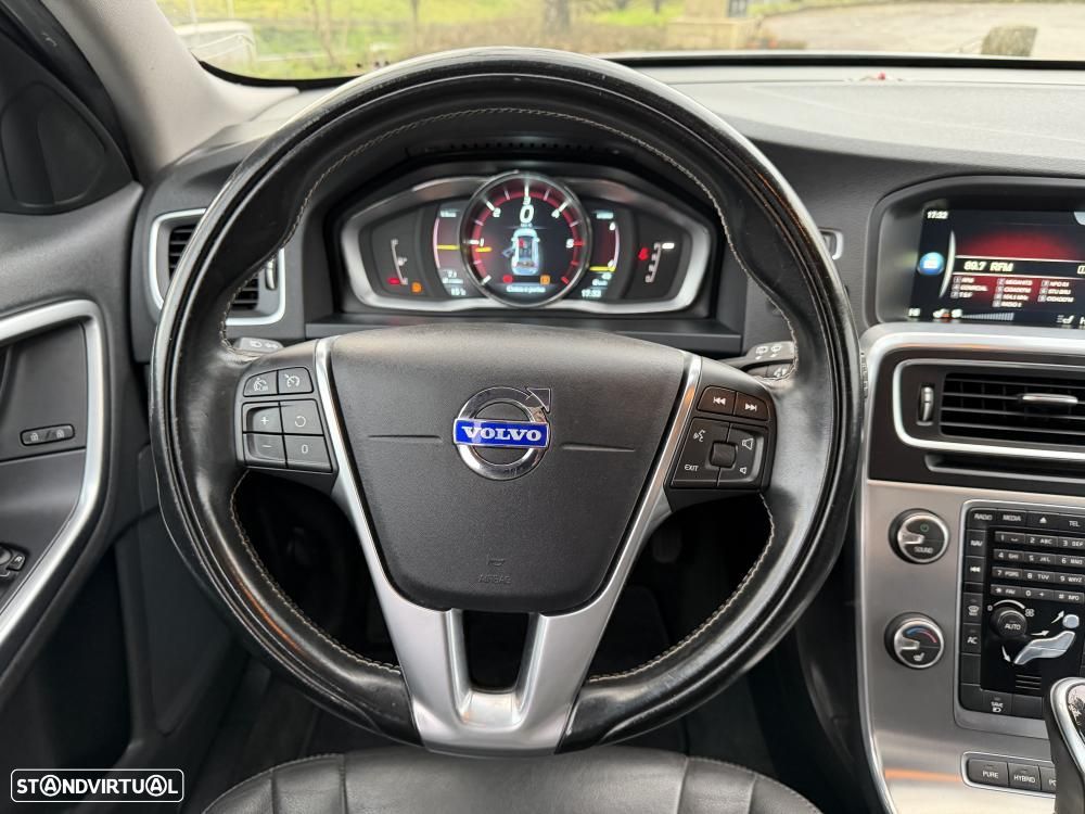 Volvo V60 D6 Plug-In-Hybrid AWD Geartronic Pure Limited - 24