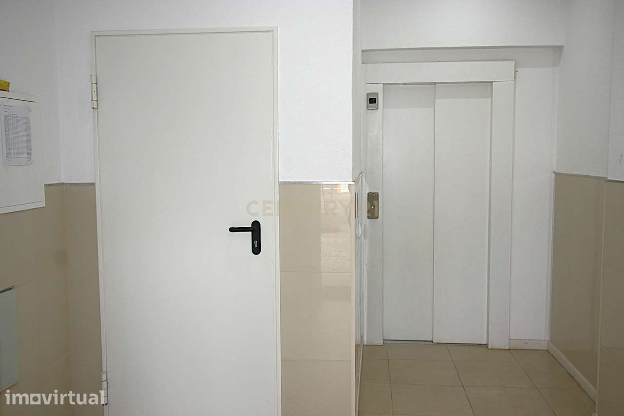 Apartamento T2 como novo, com elevador, no centro de Algoz, Silves - Grande imagem: 3/23