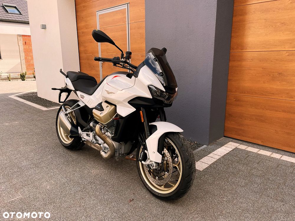 Moto Guzzi V100 Mandello