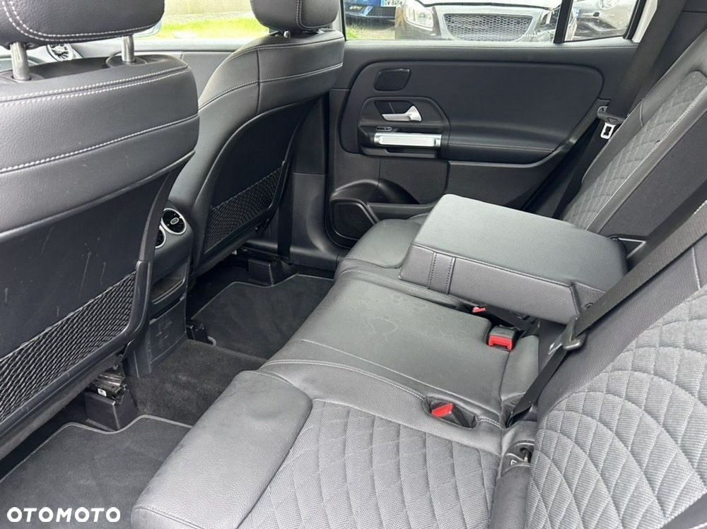 Mercedes-Benz GLB - 9