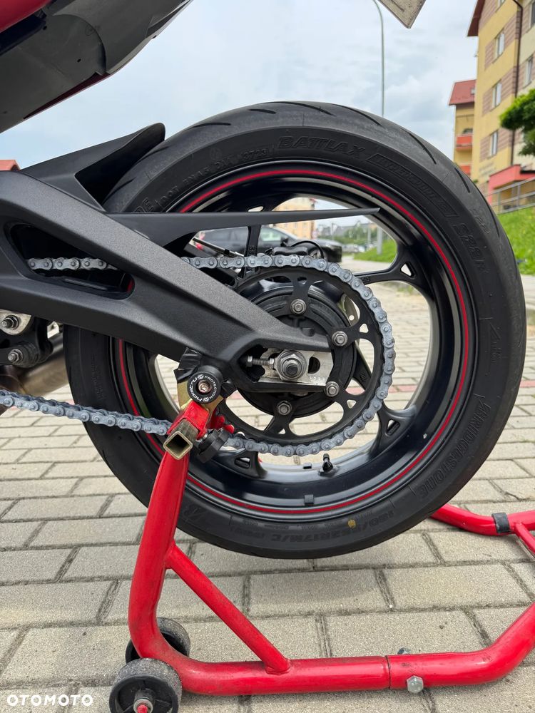 Triumph Street Triple - 14