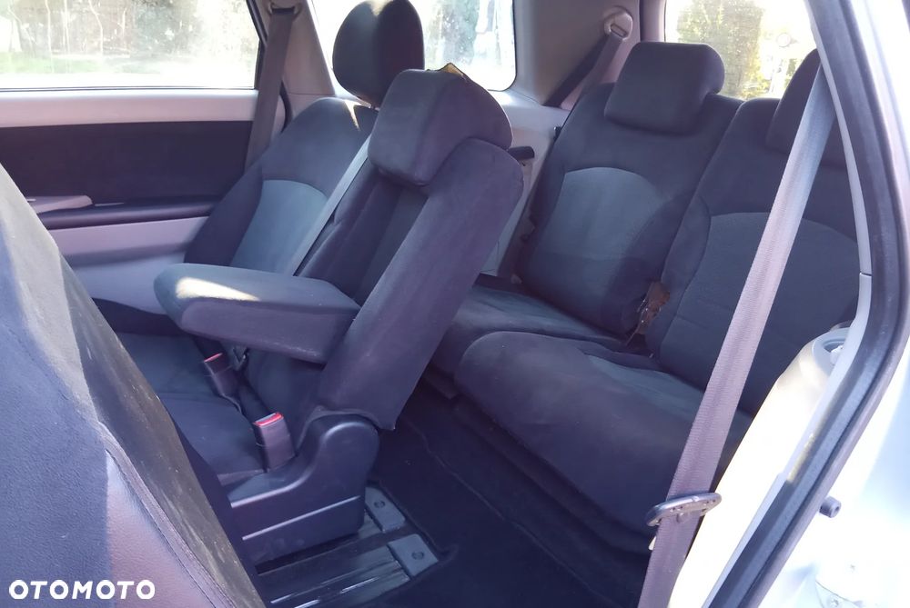 Mitsubishi Grandis - 15