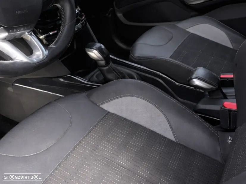 Peugeot 2008 1.6 BlueHDi Allure - 4