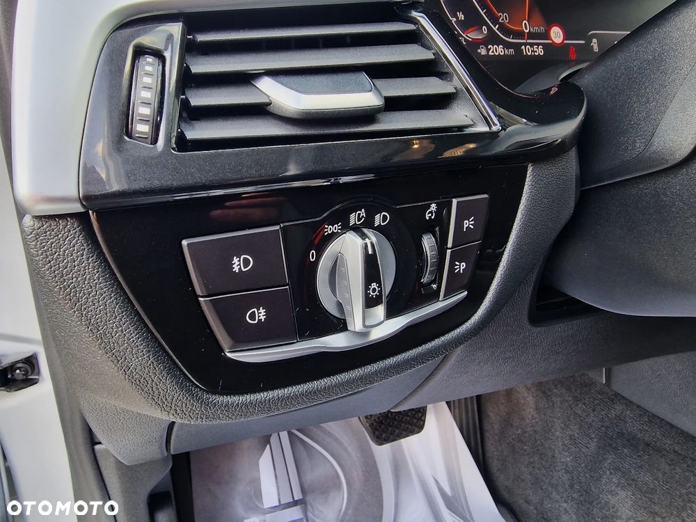 BMW Seria 5 518d - 34