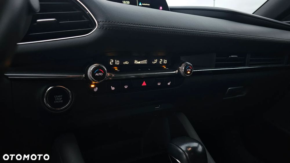 Mazda 3 2.0 mHEV AWD Hikari - 26