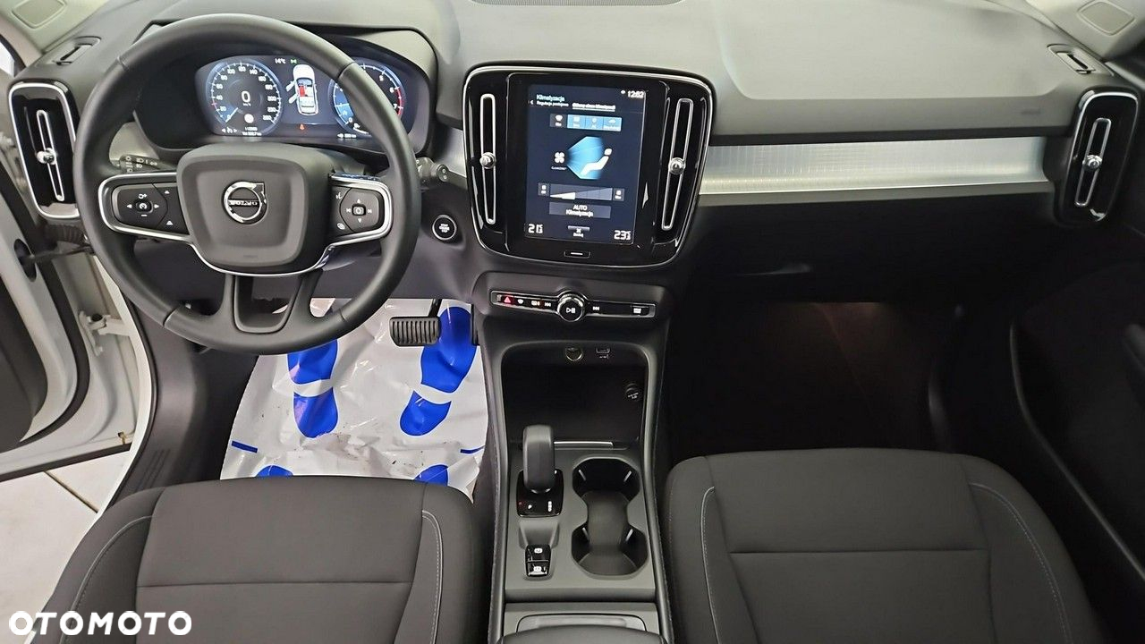 Volvo XC 40 T3 Momentum Pro - 13