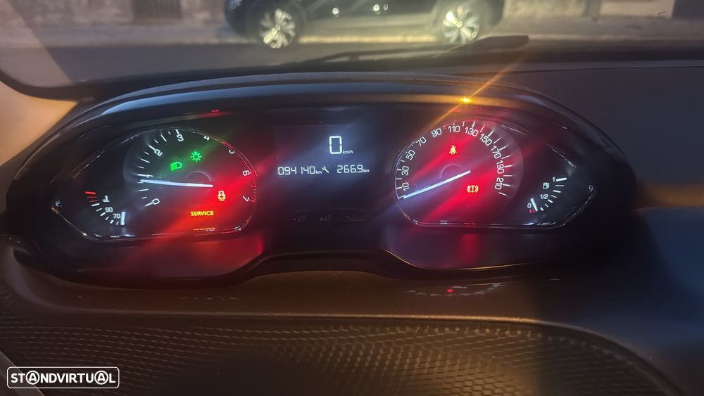 Peugeot 2008 1.2 VTi Access - 8