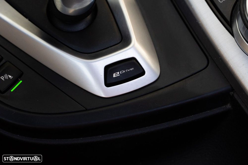 BMW 330 e iPerformance Pack M - 27