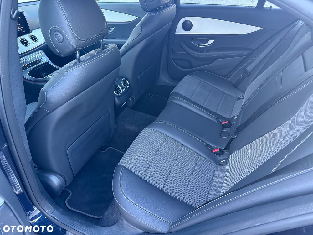 Mercedes-Benz Klasa E 220 d 4-Matic AMG/Avantgarde - 23