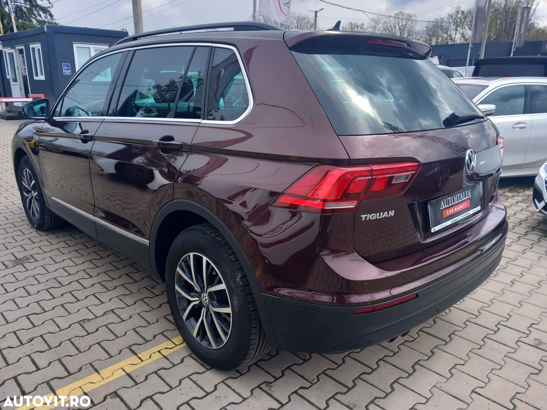 Volkswagen Tiguan - 5