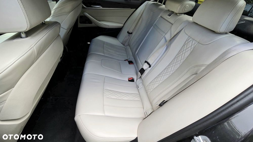 BMW Seria 5 530i xDrive M Sport sport - 13