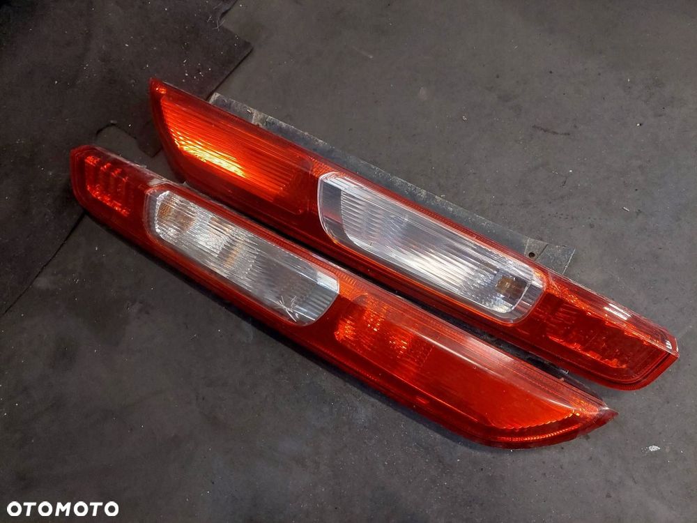 KLAPA BAGAŻNIKA + LAMPY FORD FOCUS MK2 HB 5D V3 - 2