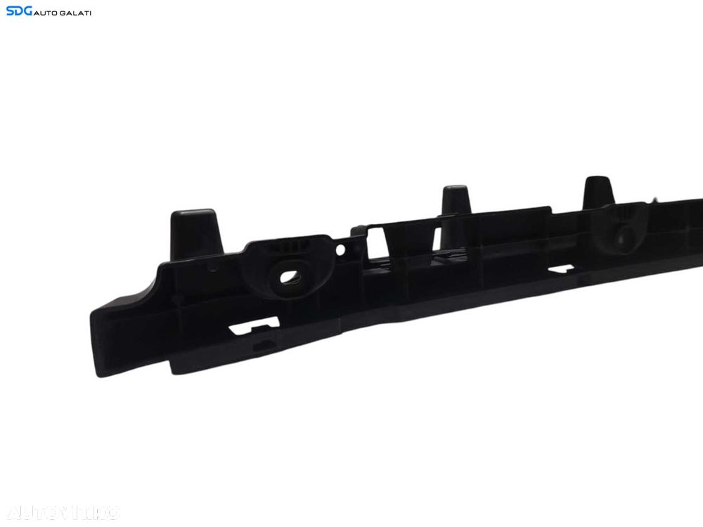 Suport Ornament Central de pe Bara Spate Volkswagen Passat B8 2014 - 2023 Cod 3G9807863 [N0498] - 3