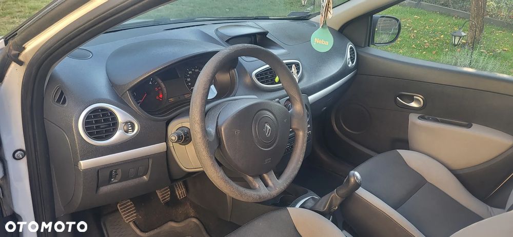 Renault Clio - 11