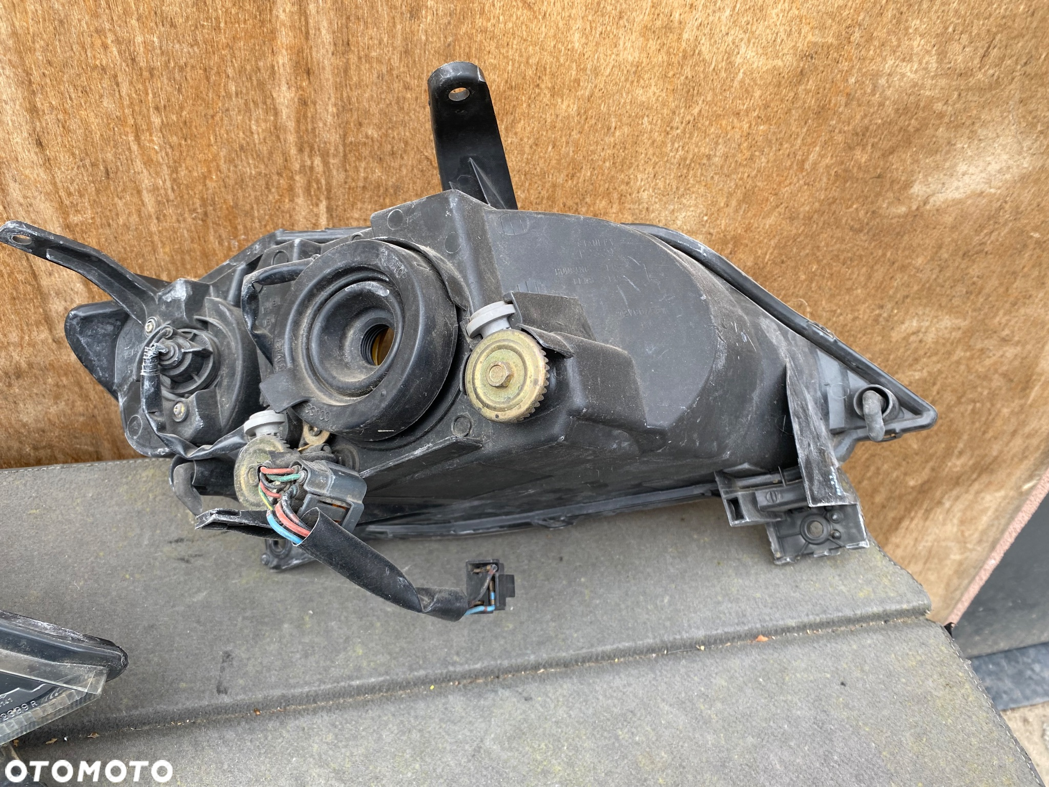 lampy mazda 2 I  komplet eu całe - 4