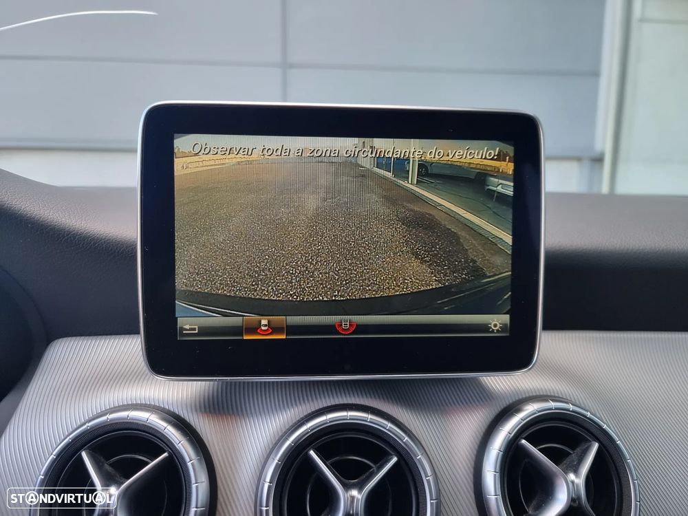 Mercedes-Benz CLA 180 d Shooting Brake Urban - 11