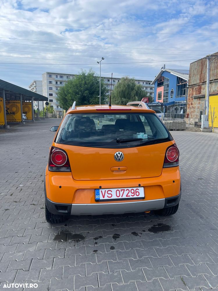 Volkswagen Polo 1.4 Attractive Aut - 2