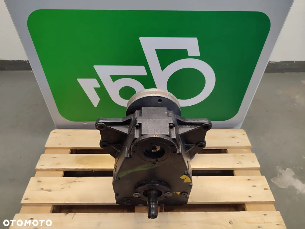 Przedni WOM 32028376A JCB Fastrac 8310 - 1