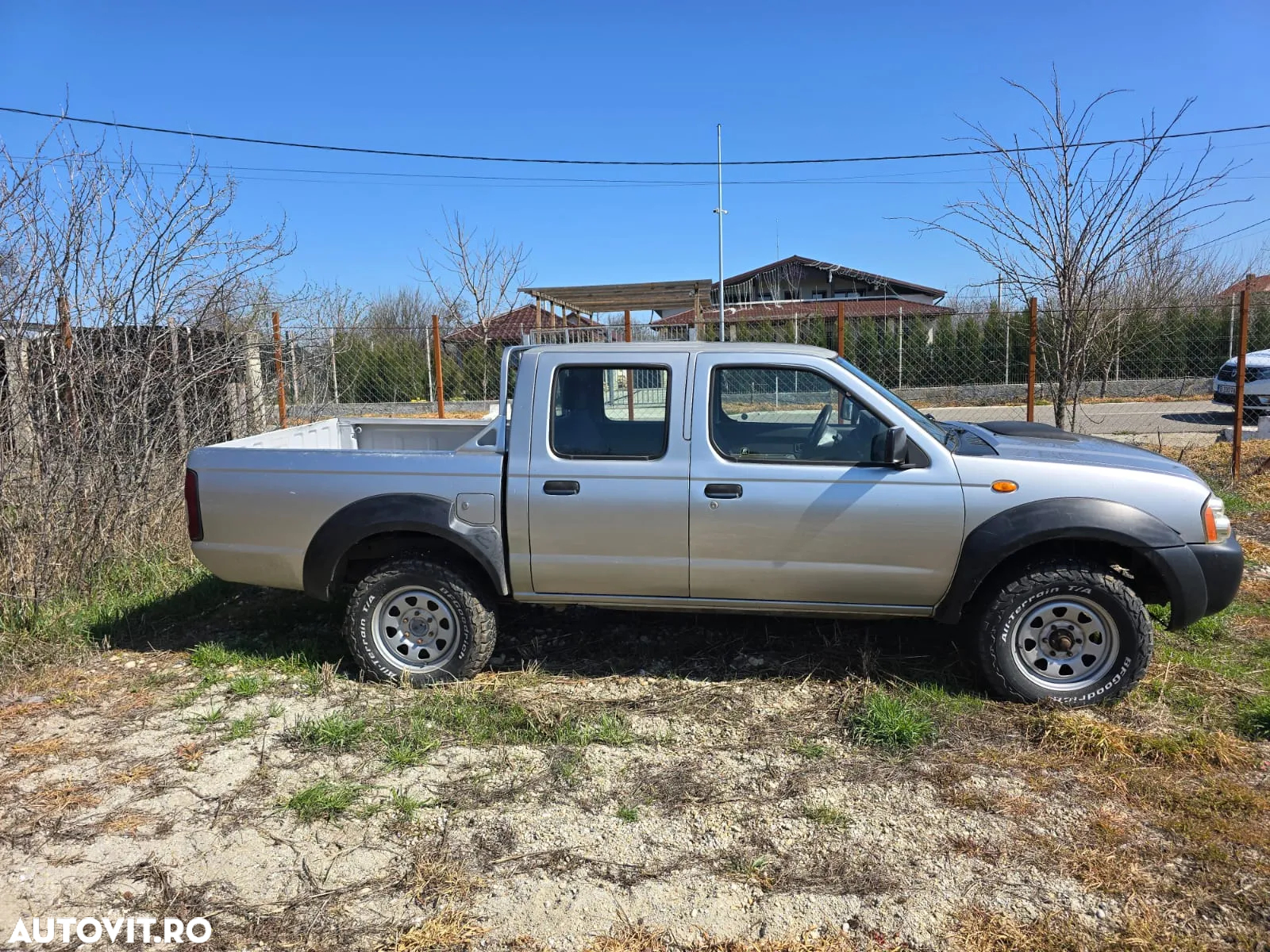 Nissan Pickup - 3