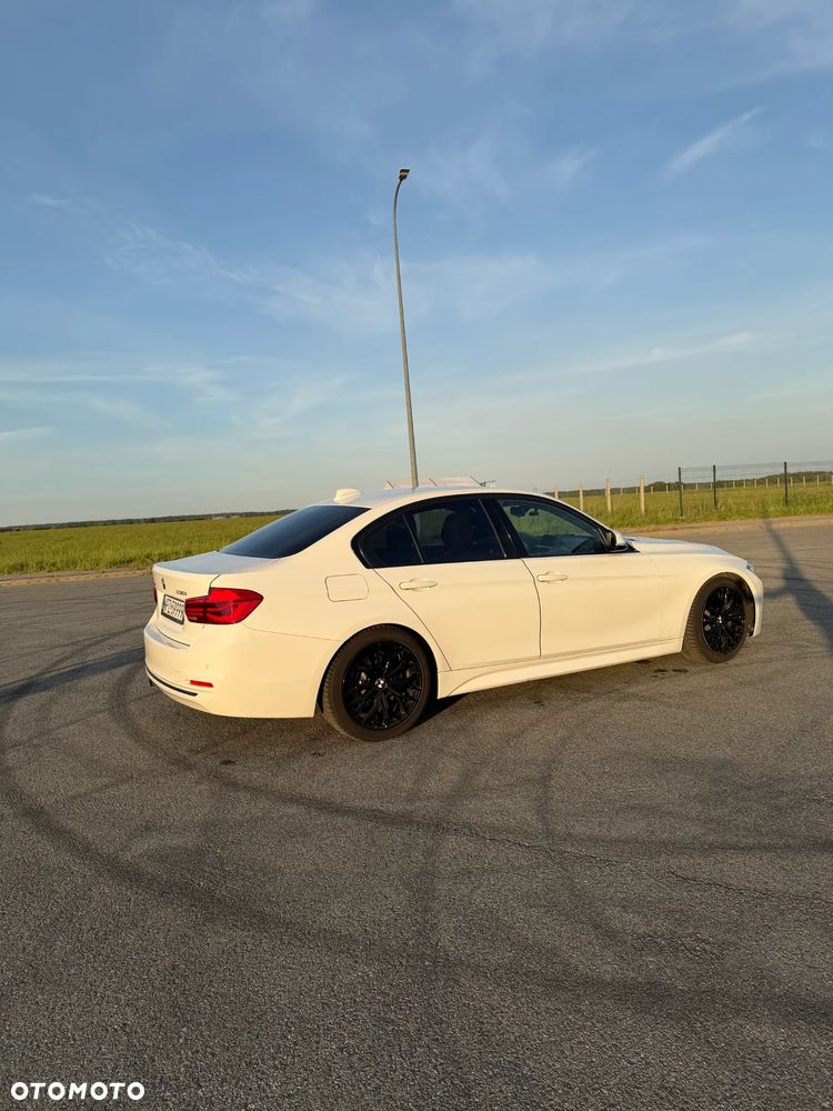 BMW Seria 3 330i xDrive Edition M Sport Shadow - 8