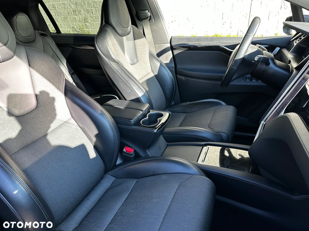 Tesla Model X - 6