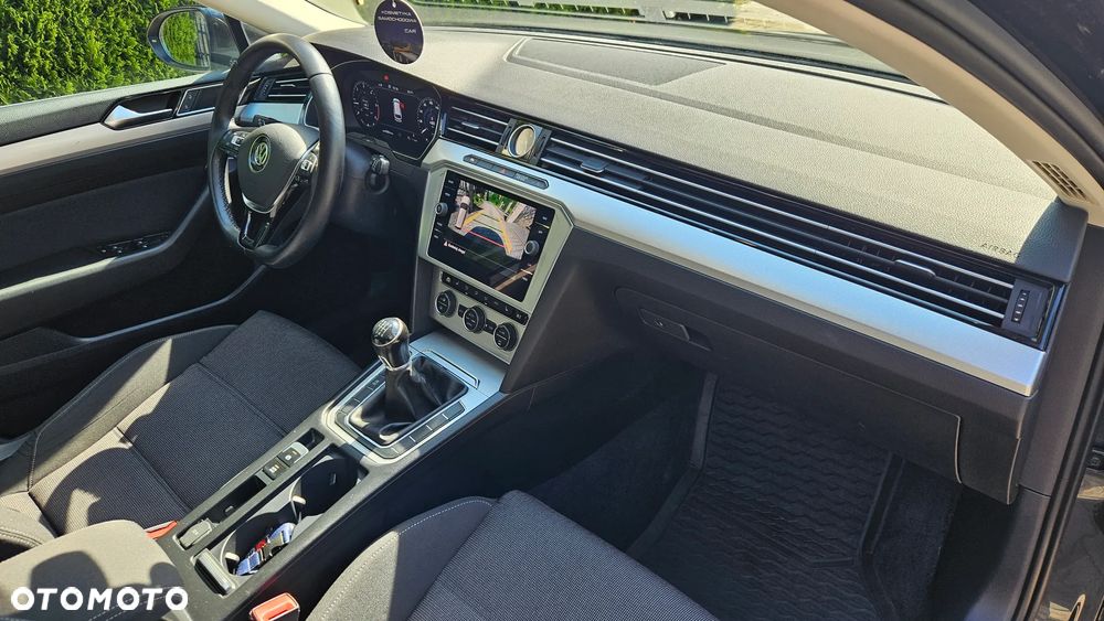 Volkswagen Passat - 12