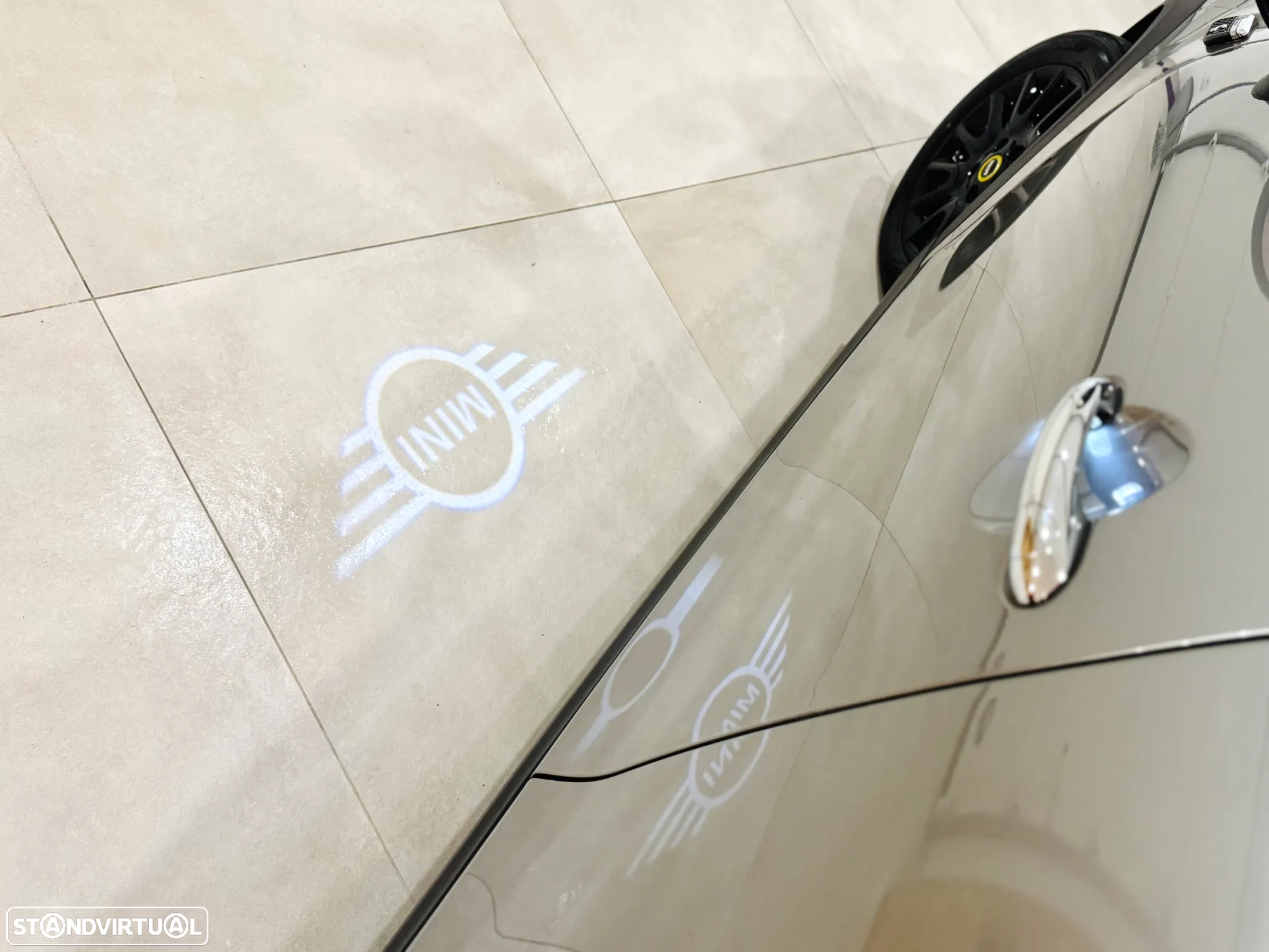 MINI 3 Portas Cooper SE Premium Extra Essential - 23