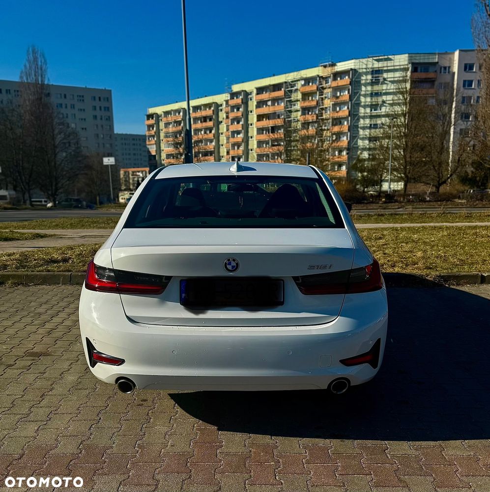 BMW Seria 3 318i - 4