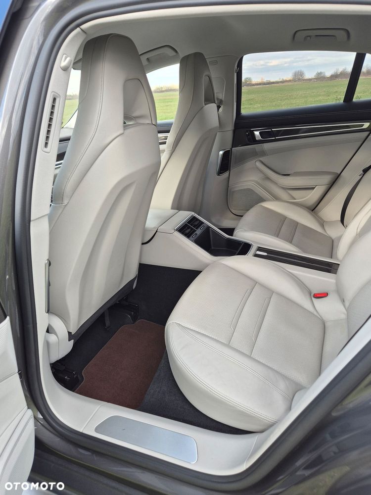 Porsche Panamera 4 - 12