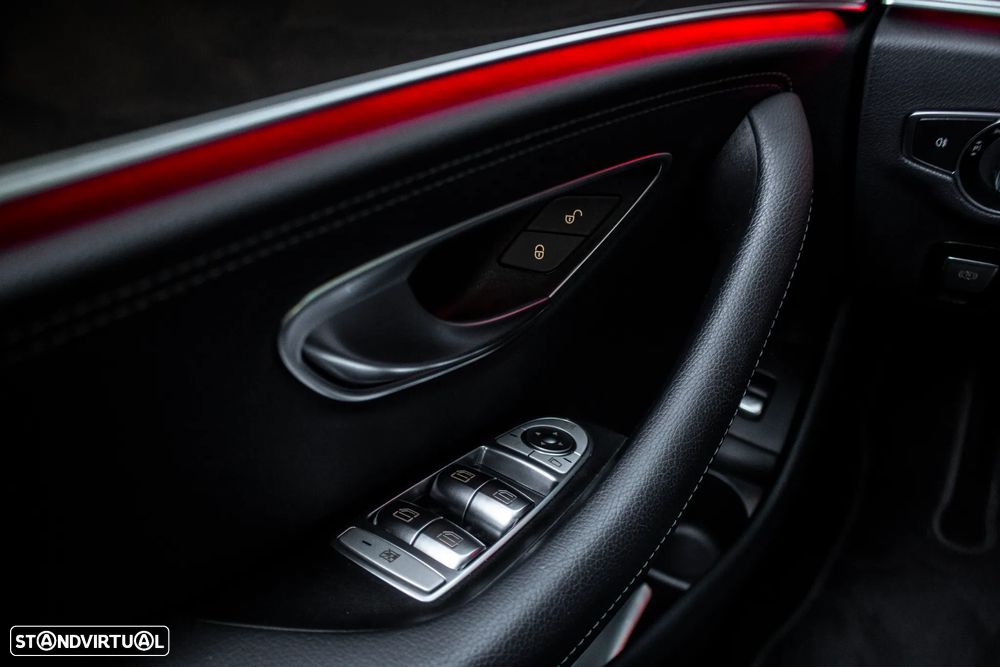 Mercedes-Benz E 300 de 4Matic T 9G-TRONIC Night Edition - 19