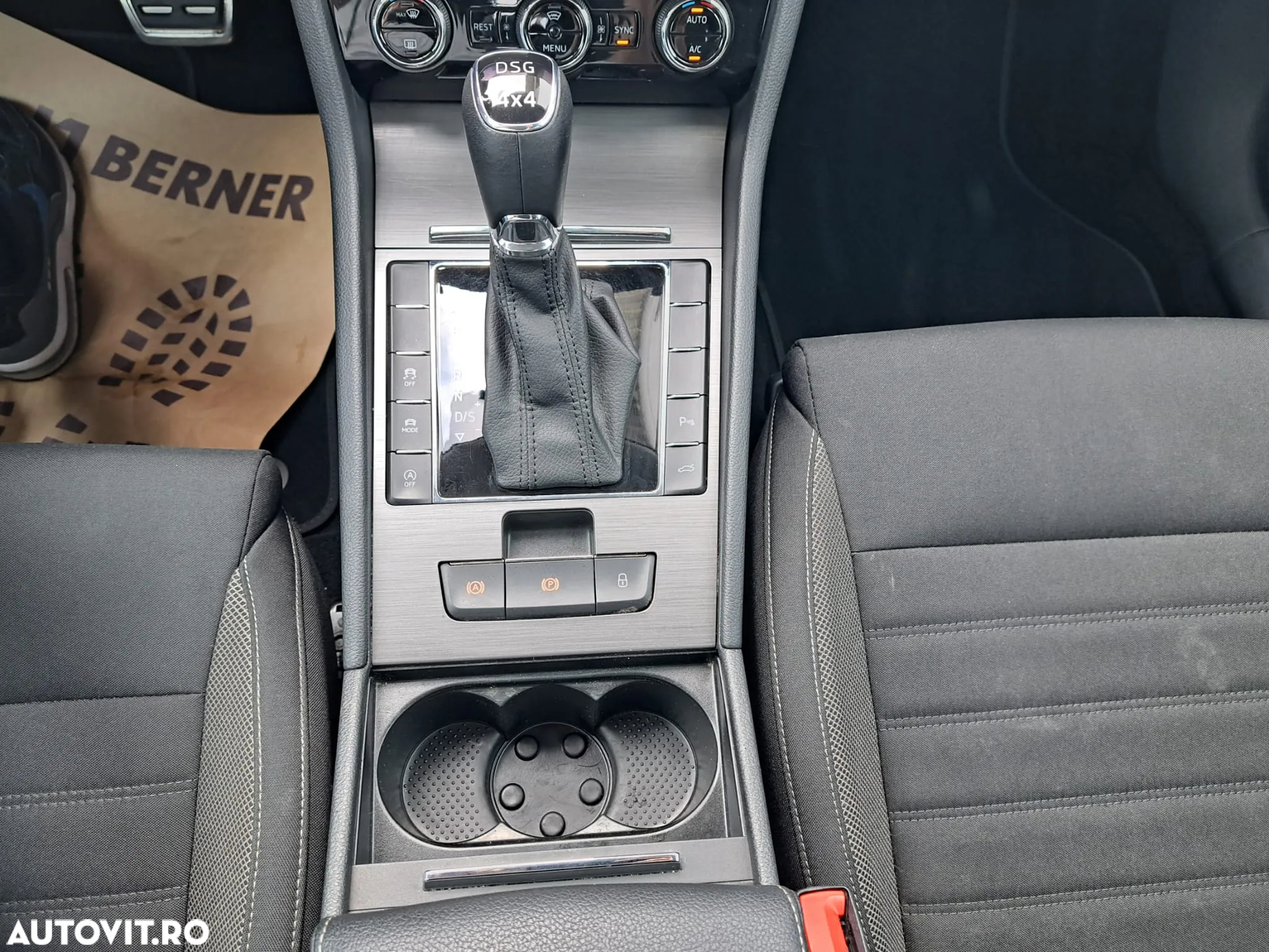Skoda Superb Combi 2.0 TDI 4X4 DSG Scout - 25
