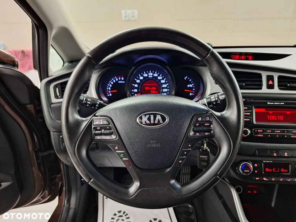 Kia Ceed 1.6 GDI Fifa World Cup Edition - 29