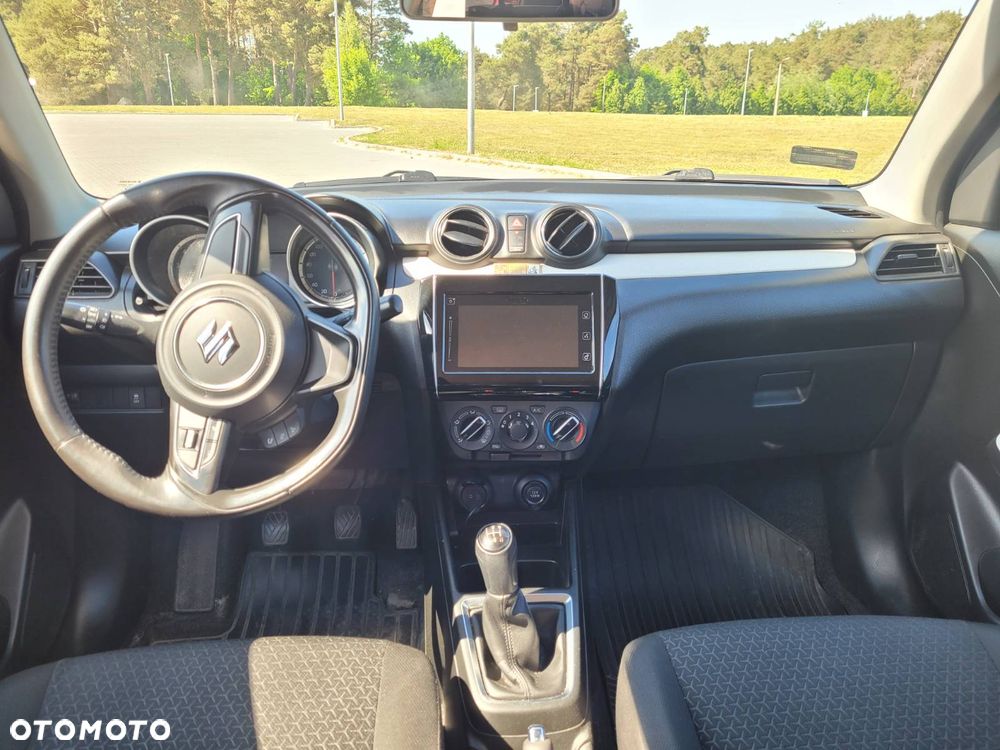 Suzuki Swift 1.2 Premium Plus - 8