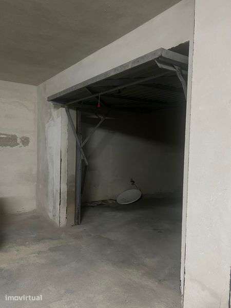 Garagem em tarouca - Grande imagem: 2/3