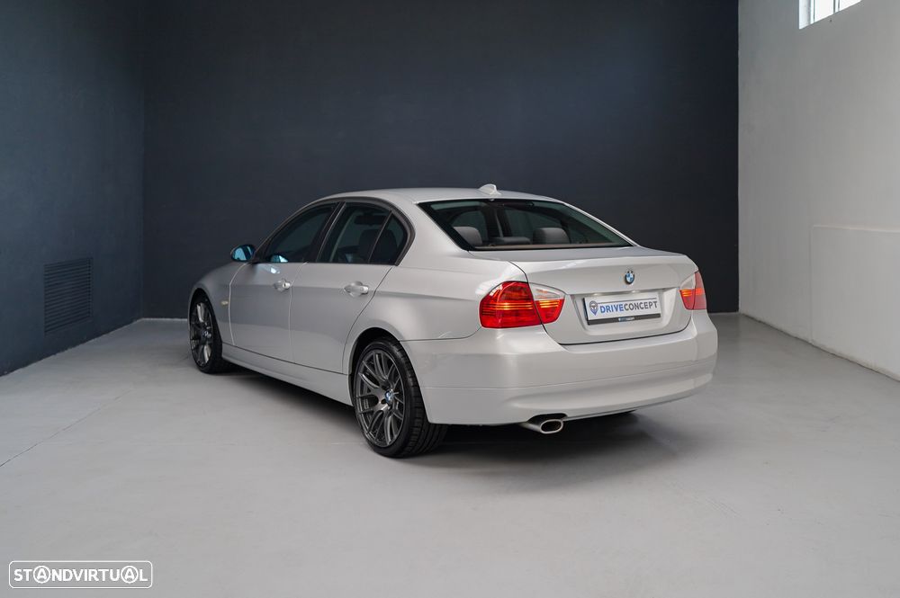 BMW 320 d Navigation Sport - 12