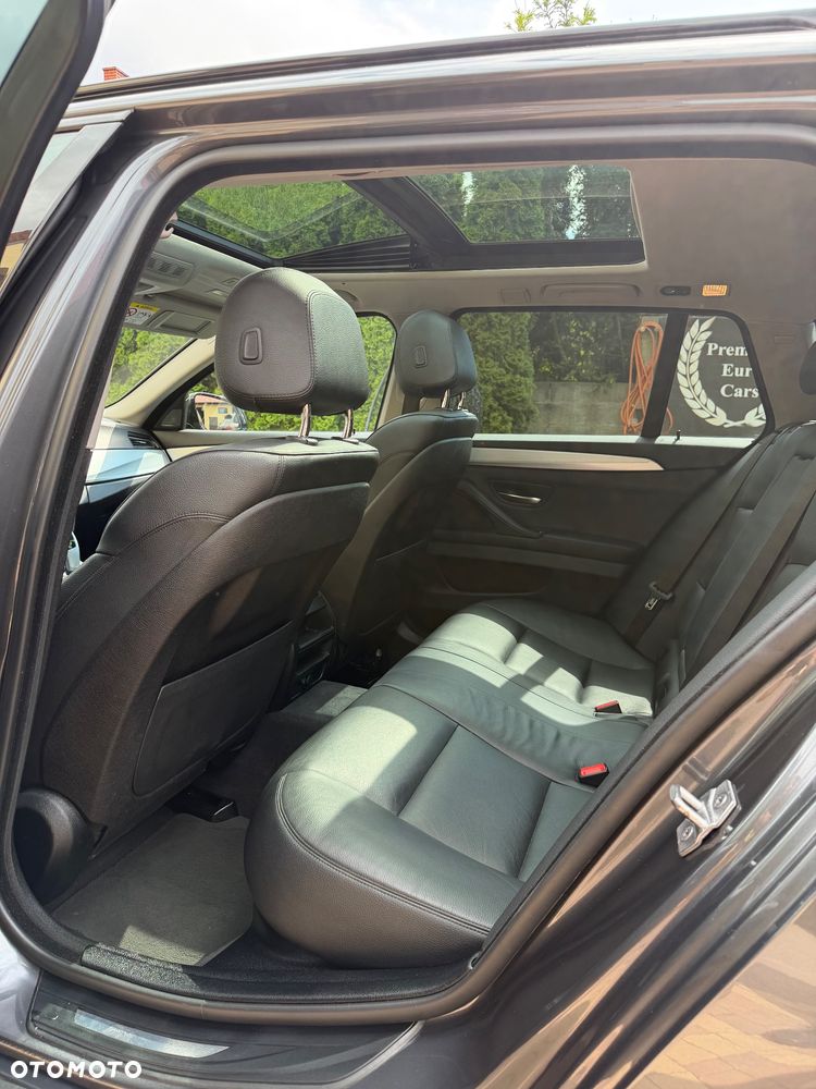 BMW Seria 5 525d Luxury Line - 24