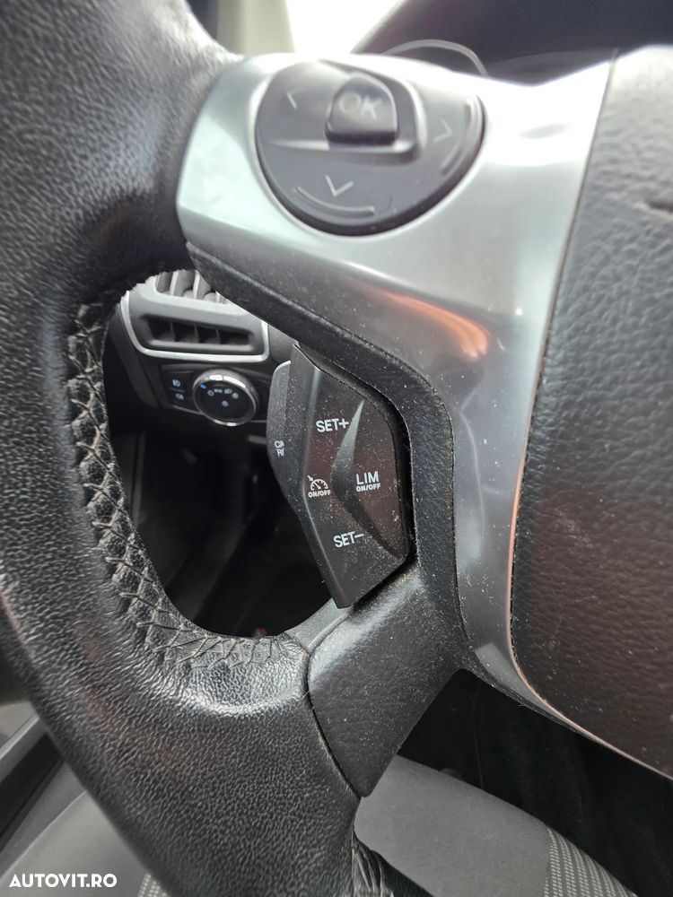 Ford Focus 1.0 EcoBoost Titanium - 10