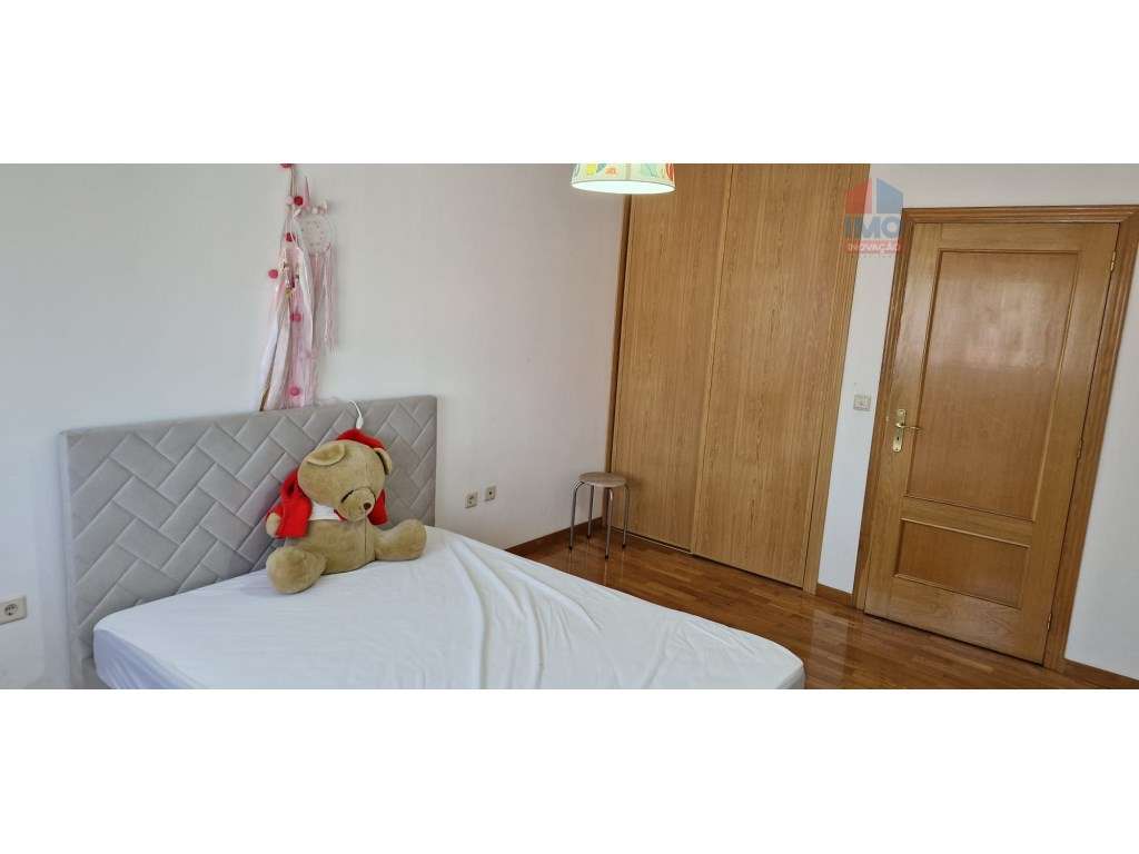 APARTAMENTO T2 COM DUAS FRENTES, SOTÃO E GARAGEM | VILA REAL - Grande imagem: 5/14