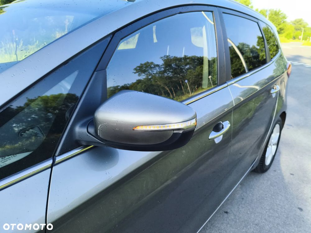 Kia Carens - 19