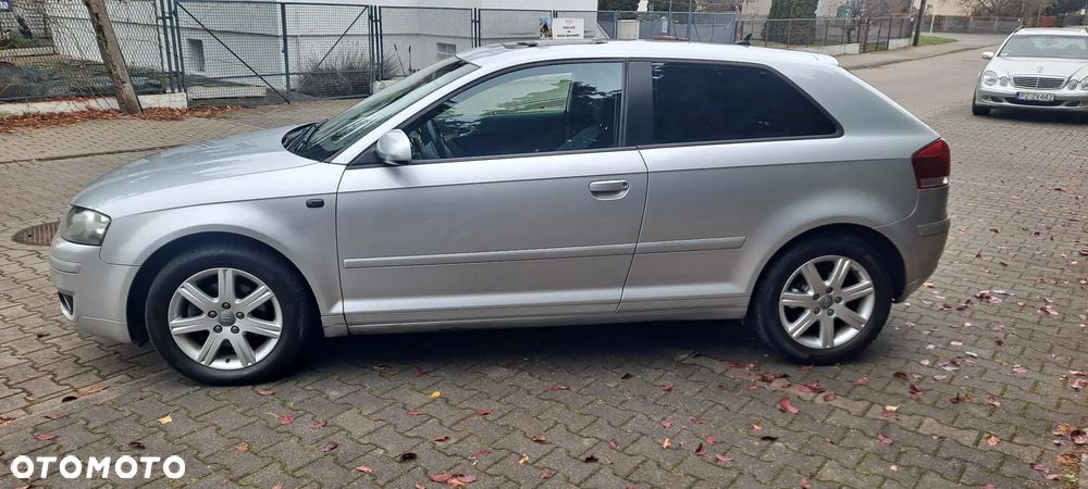 Audi A3 3-drzwiowe 2.0 FSI Ambition Tiptronic - 4