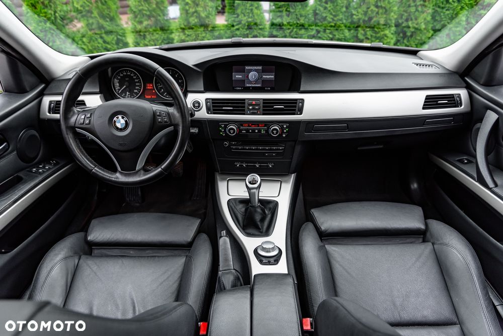 BMW Seria 3 330xi - 27