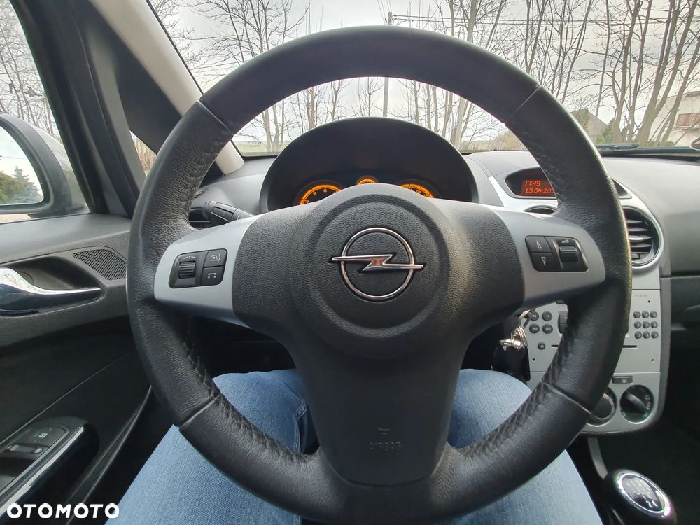 Opel Corsa 1.4 16V 150 Jahre - 14