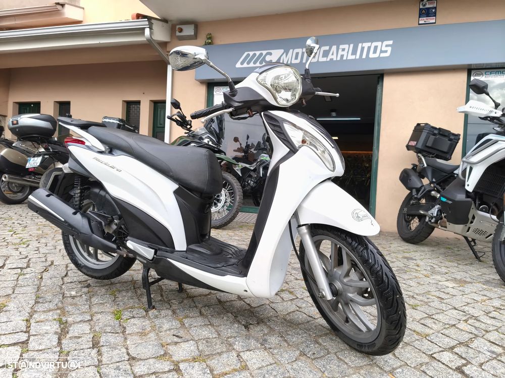 Kymco People 125 Scooter c/Top Case - 1