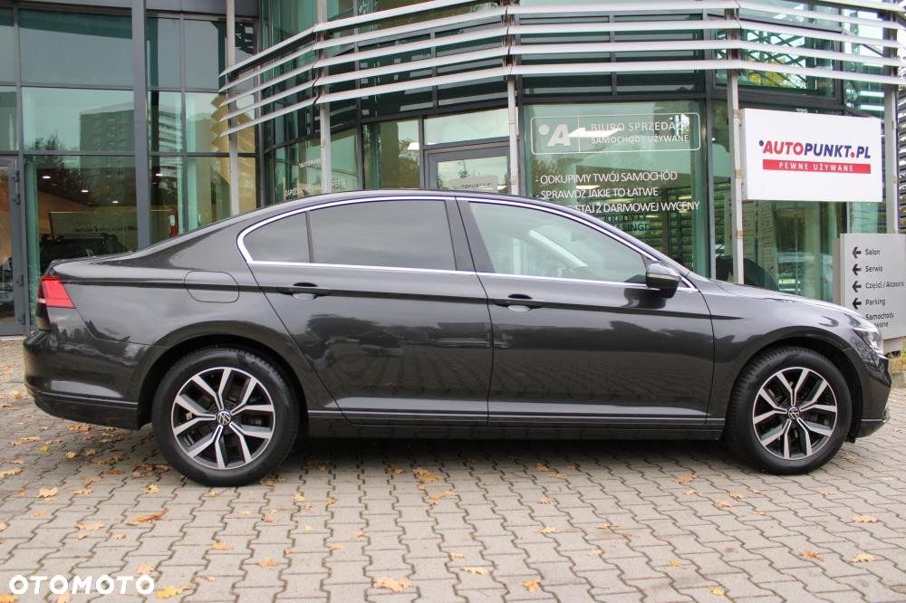 Volkswagen Passat - 4
