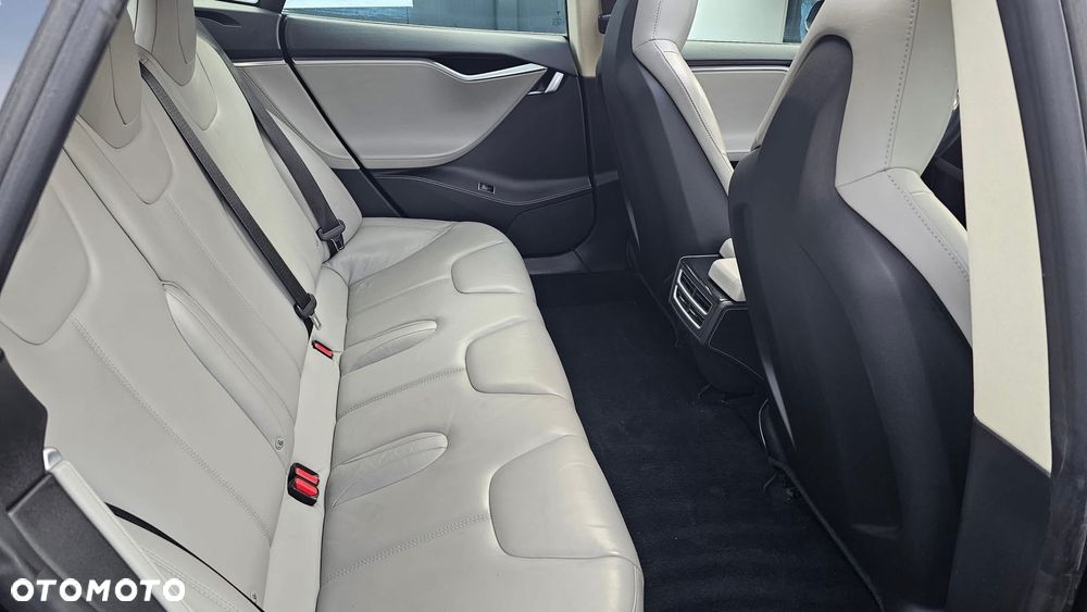 Tesla Model S Standard - 25