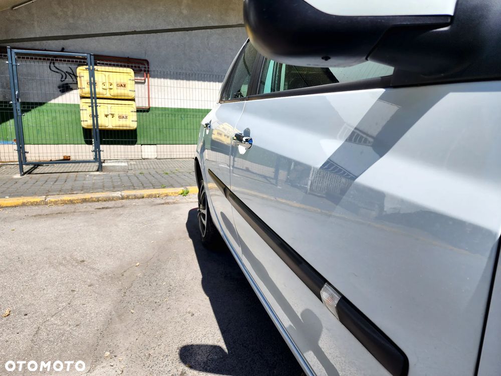 Renault Clio 1.2 16V 75 Expression - 11