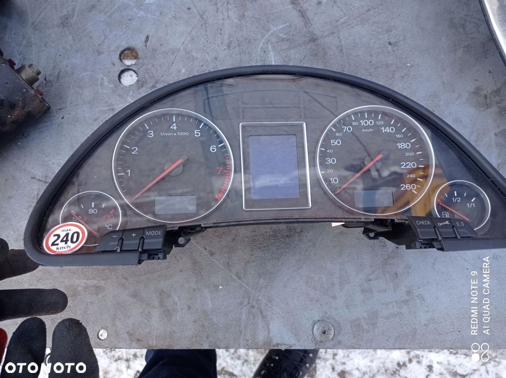 licznik zegary audi a4 b6 2.4 v6 8e0920900h - 1