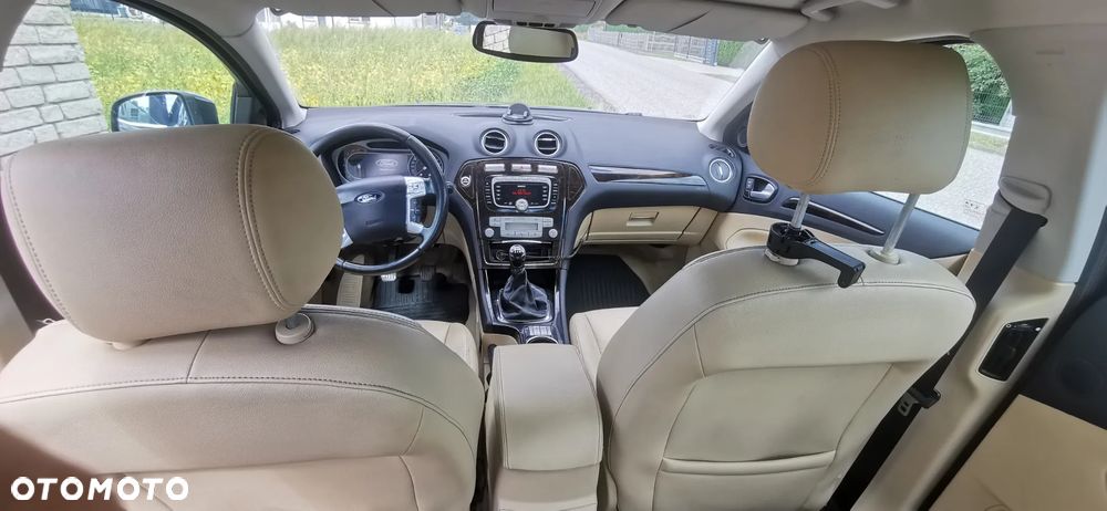 Ford Mondeo 2.0 Ghia - 13